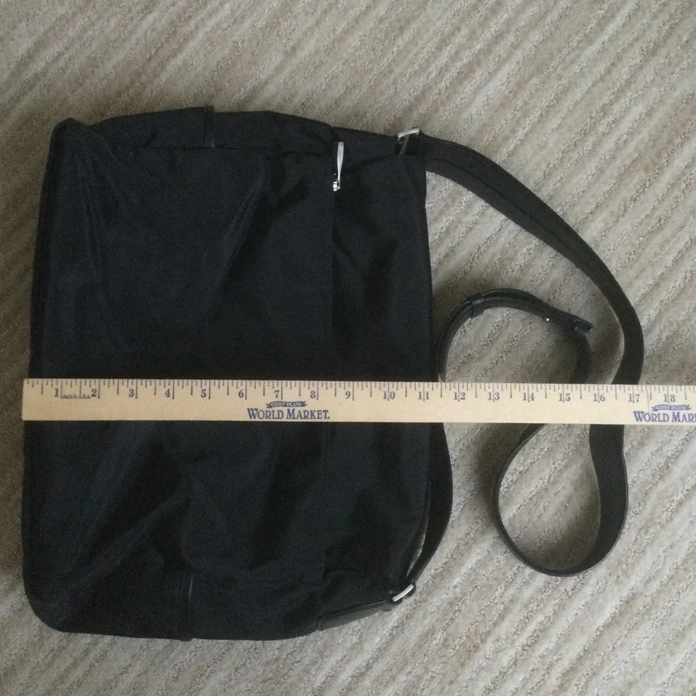 Tumi Laptop Vista Messenger Bag Commuter Work, Fits Computer Black